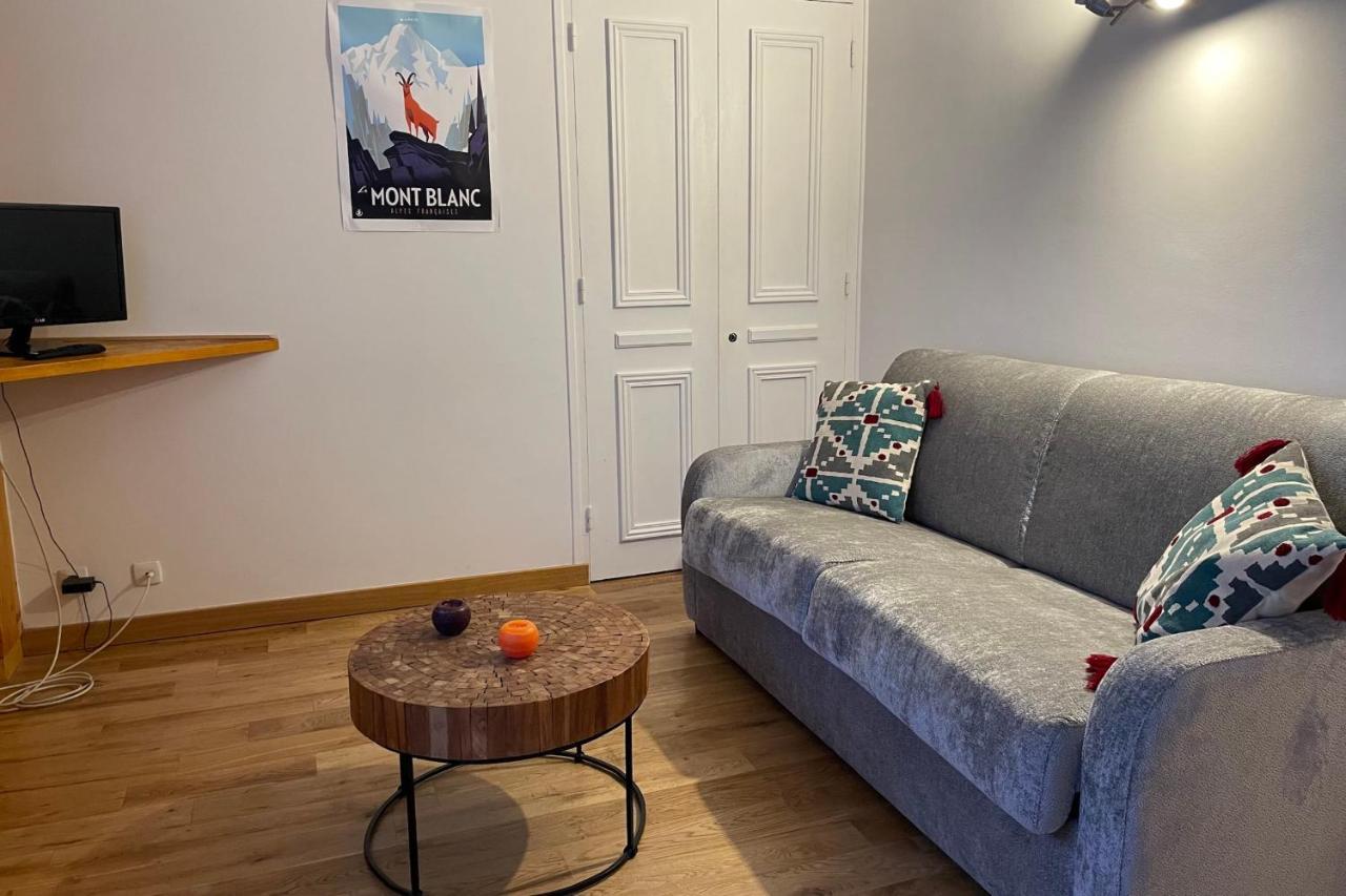 Studio With Balcony In Apartment